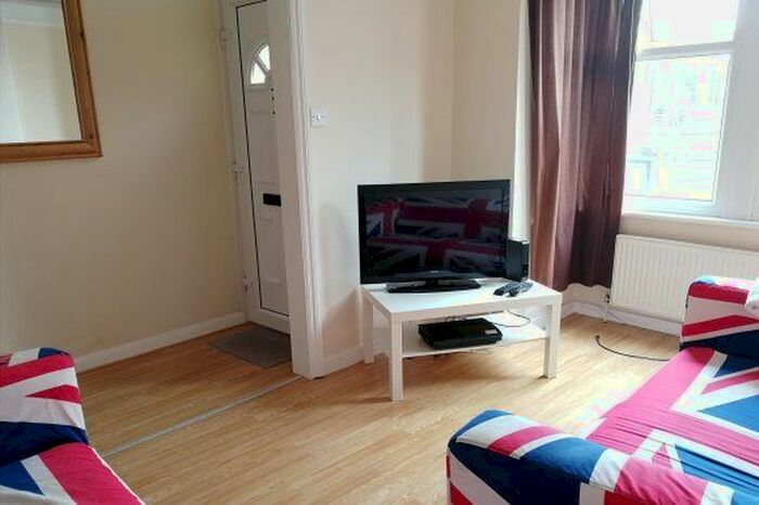 4 Bedroom Terraced House To Rent In Milner Road, Gillingham, Kent, ME7