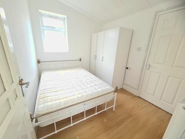 1 Bedroom Studio To Rent In Broughton Drive, London, SW9