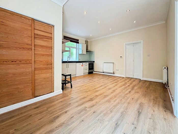 1 Bedroom Flat To Rent In Corfton Road, Ealing, W5