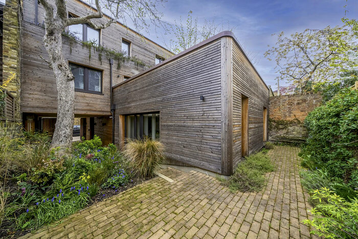 4 Bedroom Mews To Rent In Camden Mews, Camden, NW1