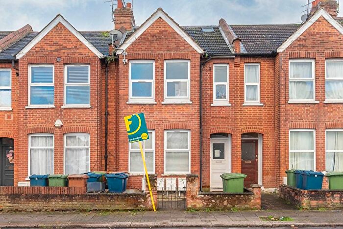 Studio For Sale In Rosslyn Crescent, Harrow, HA1