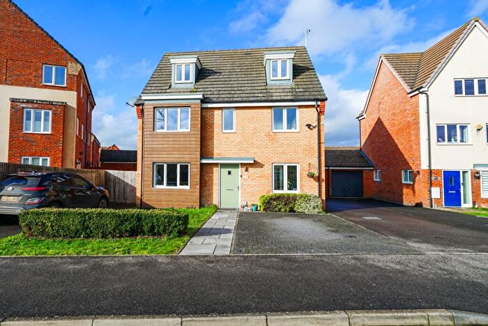 5 Bedroom Detached House For Sale In Whinchat Gardens, Leighton Buzzard, LU7