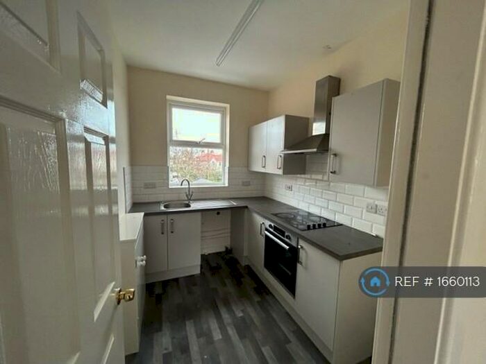 2 Bedroom Flat To Rent In High Street, Dyserth, LL18