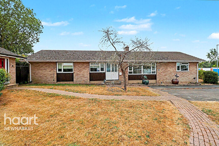4 Bedroom Detached Bungalow For Sale In Holland Park, Newmarket, CB8