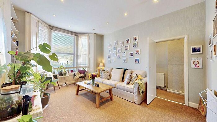 1 Bedroom Maisonette To Rent In Station Road, London, N3