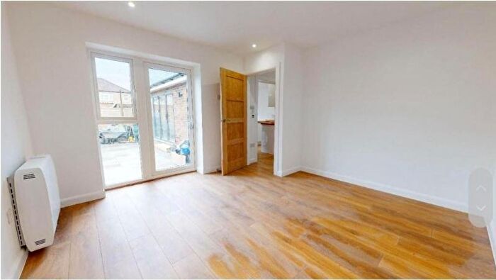 1 Bedroom Detached House To Rent In Abbotts Road, Mitcham, CR4