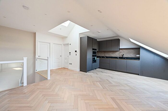 2 Bedroom Flat For Sale In Sutton Lane South, Chiswick, London, W4