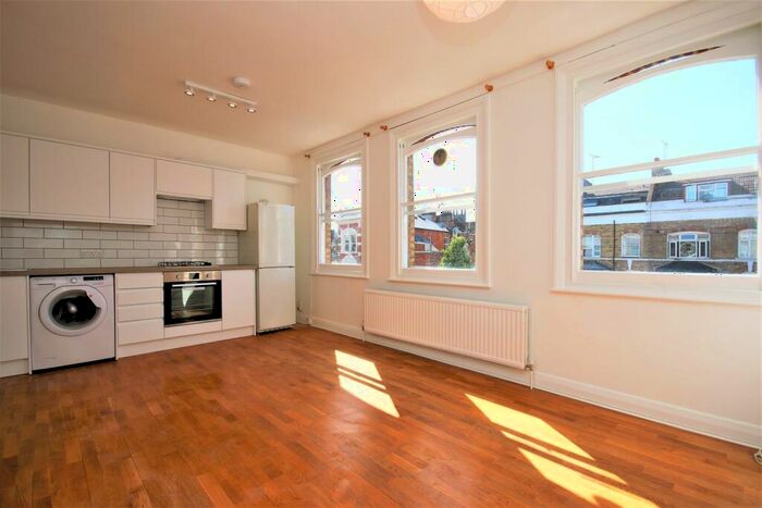 4 Bedroom Apartment To Rent In Marlborough Road, N19