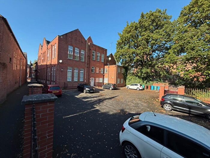 4 Bedroom Flat To Rent In Wilmslow Road, Withington, M20