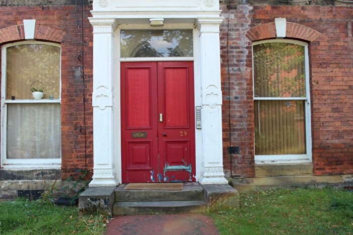 Block Of Flats To Rent In Hyde Terrace, Leeds, LS2