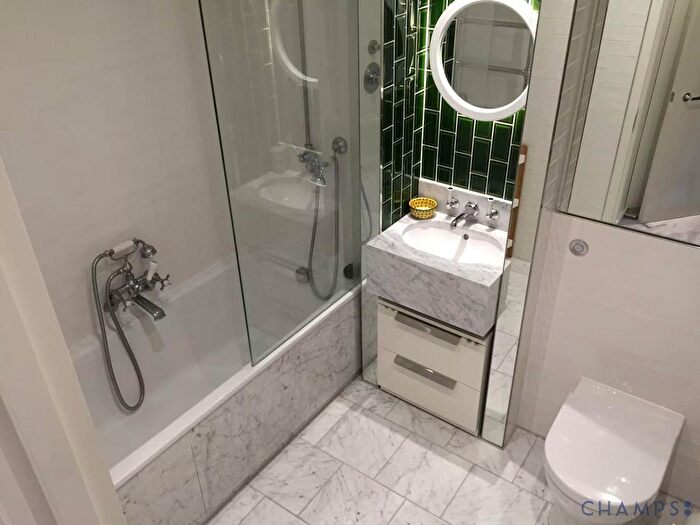 2 Bedroom Flat To Rent In Ambassador Building New Union Square, Wandsworth, London, SW11