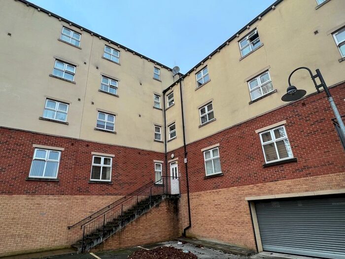 2 Bedroom Apartment To Rent In Savile Grange, Savile Park, Halifax, HX1