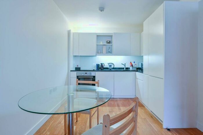 1 Bedroom Flat To Rent In Amelia Street, Elephant And Castle, London, SE17