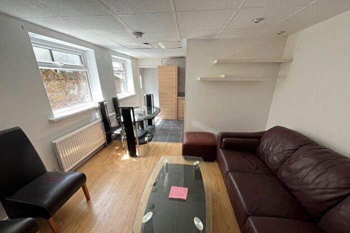 2 Bedroom Flat To Rent In Ruthin Gardens, Cardiff, CF24