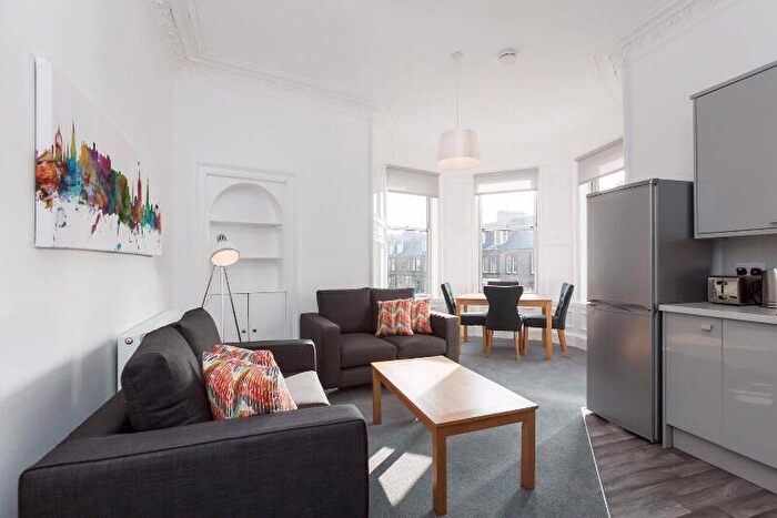 3 Bedroom Flat To Rent In Harrison Gardens, Edinburgh, EH11