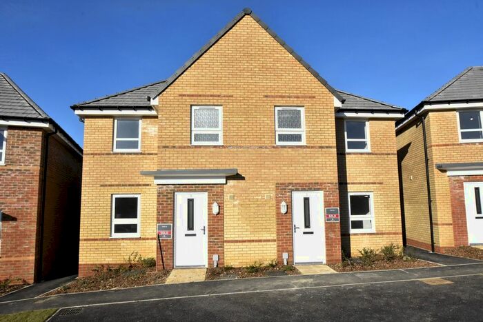3 Bedroom Semi-Detached House To Rent In Hollyhock Crescent, Newport, PO30