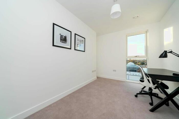 3 Bedroom Flat To Rent In Trinity Way, Acton, London, W3