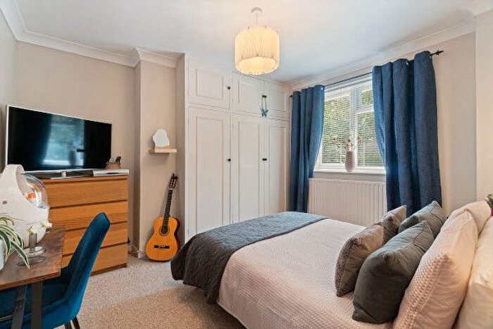 3 Bedroom Terraced House For Sale In Blundell Road, Edgware, HA8