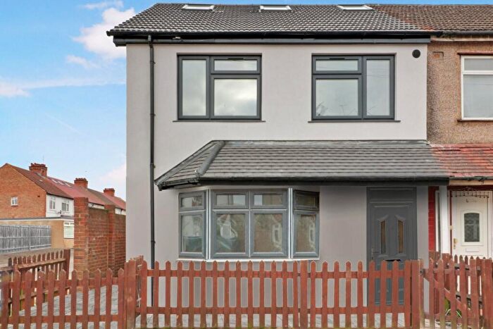 2 Bedroom Maisonette To Rent In Flat, Stuart Road, Harrow Weald, HA3