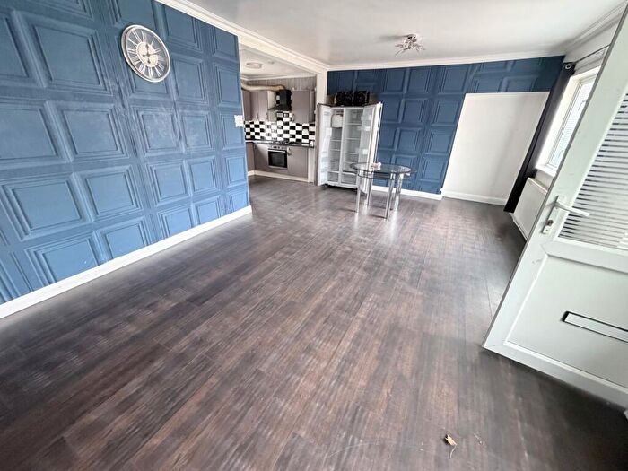 3 Bedroom Semi-Detached House To Rent In Third Avenue, Rainworth, Mansfield, NG21