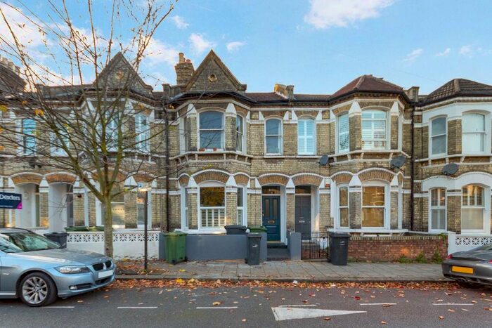 2 Bedroom Flat To Rent In Corrance Road, London, SW2