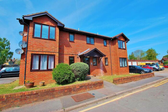 1 Bedroom Apartment To Rent In Regent Court, Belvedere Close, Guildford, Surrey, GU2