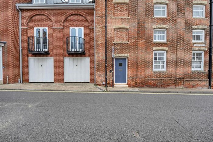2 Bedroom Coach House For Sale In College Street, Bury St. Edmunds, IP33