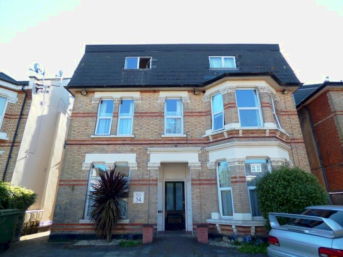 Studio To Rent In Amber Court, The Avenue, Surbiton, Surrey, KT5