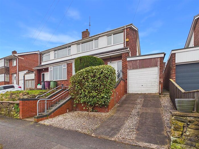 3 Bedroom Semi Detached House For Sale In Hollins Spring Avenue, Dronfield, S18