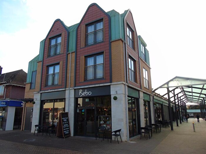 2 Bedroom Flat To Rent In Town Centre, Hatfield, AL10