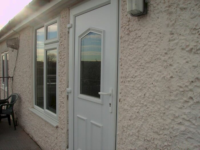 2 Bedroom Flat To Rent In Princess Avenue, Stainforth, Doncaster, DN7