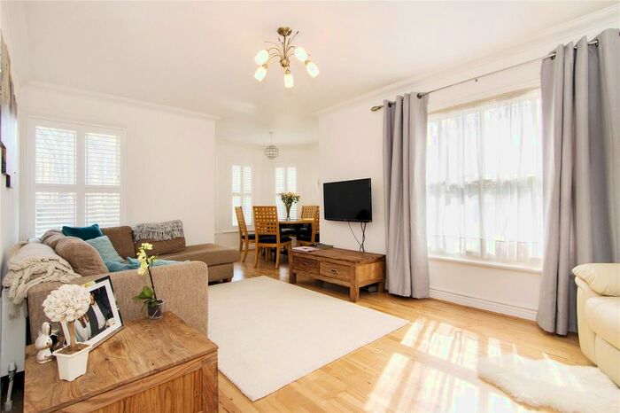 2 Bedroom Flat To Rent In Fraser Court, Brockham Street, London, SE1