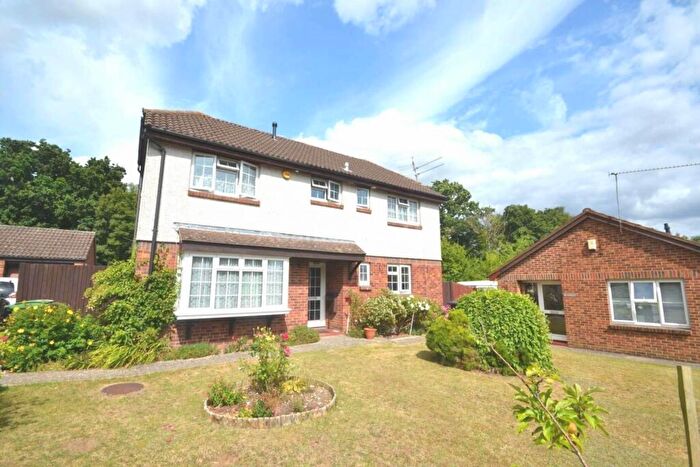 4 Bedroom Detached House To Rent In Simons Close, Reading, RG31