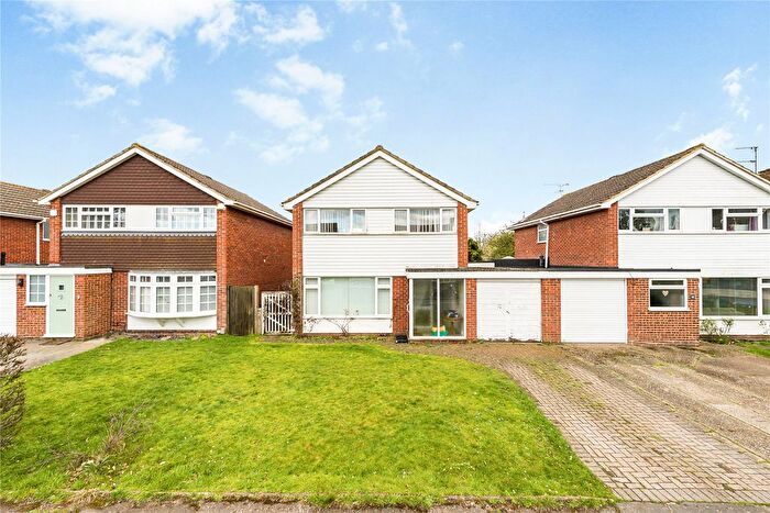 3 Bedroom Link Detached House For Sale In West End, Woking, Surrey, GU24