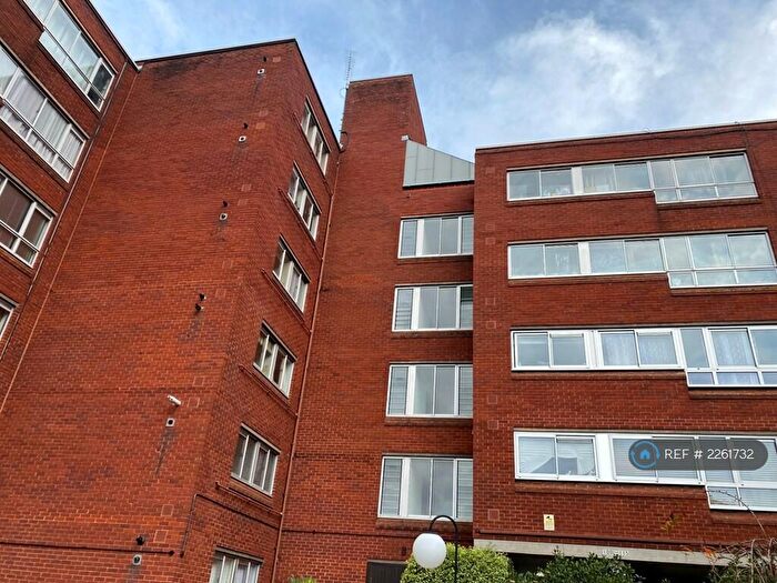 2 Bedroom Flat To Rent In Homefield Park, Sutton, SM1