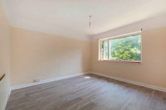 2 Bedroom Maisonette Flat To Rent In Warrington Road, Croydon, CR0