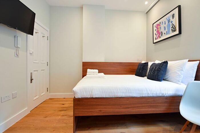 Studio To Rent In Flat Leinster Square, Bayswater, W2