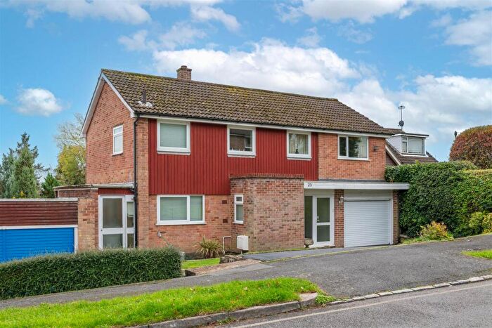 5 Bedroom Detached House For Sale In Carlton Green, Redhill, RH1