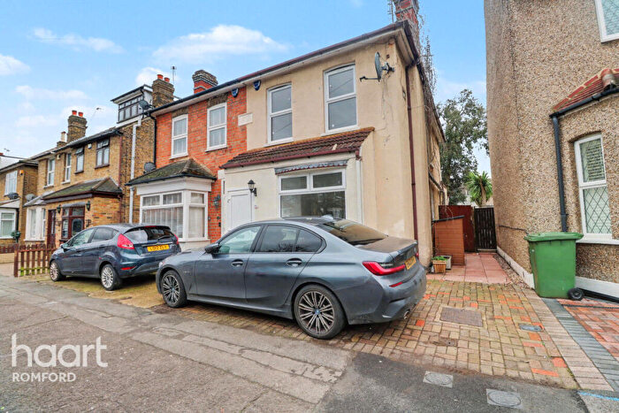 3 Bedroom Semi Detached House To Rent In Douglas Road, Hornchurch, RM11