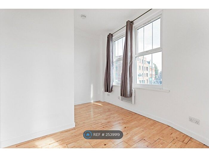 1 Bedroom Flat To Rent In Peckham High Street, London, SE15