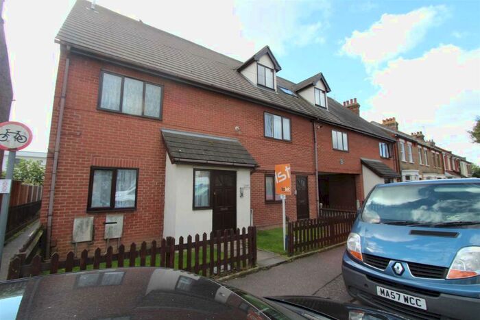 2 Bedroom Flat To Rent In Stowe Villas, Stromness Place, Southend On Sea, SS2