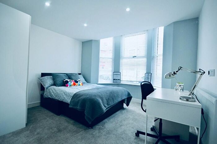 6 Bedroom Semi-Detached House To Rent In Upper Warwick Street, Liverpool, L8