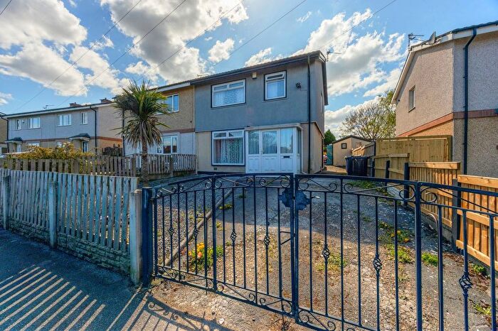 3 Bedroom Semi-Detached House To Rent In Rutland Place, Wombwell, Barnsley, S73