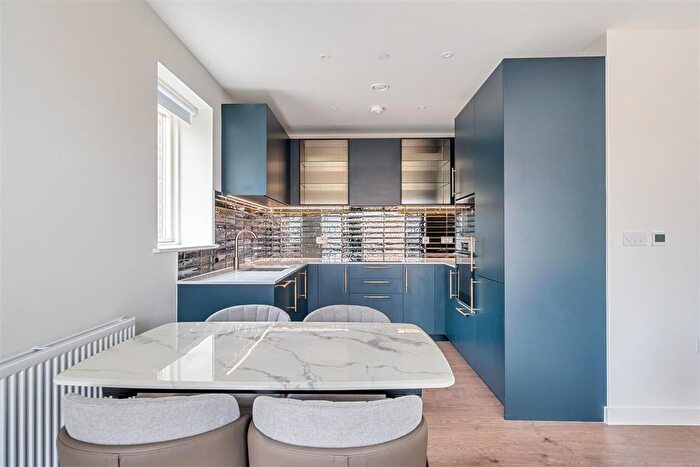 2 Bedroom Flat To Rent In Mary Neuner Road, London, N8