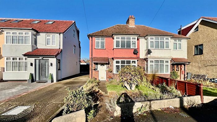 3 Bedroom Semi-Detached House For Sale In Durham Avenue, Heston, TW5