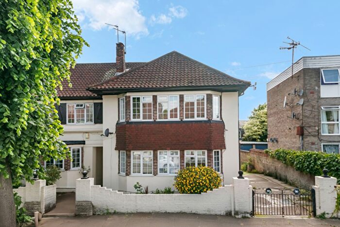 2 Bedroom Maisonette To Rent In Montague Road, Hanwell, W7