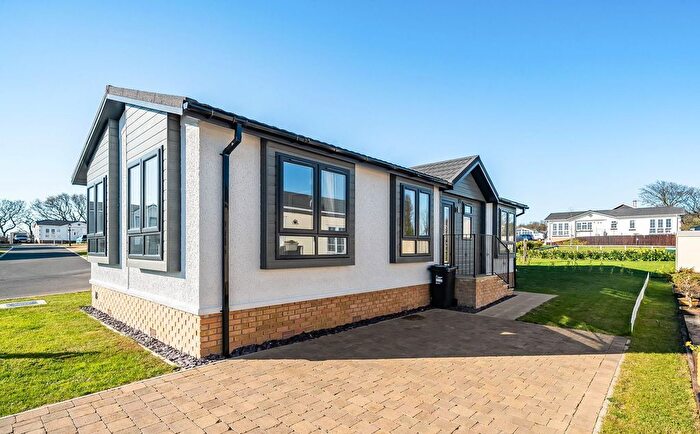 2 Bedroom Mobile/park Home For Sale In Near Bude, Cornwall, EX23