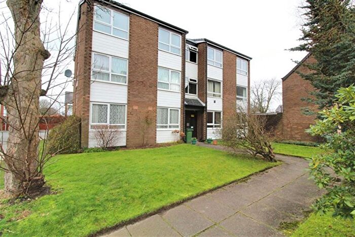 2 Bedroom Flat To Rent In Mauldeth Close, Heaton Mersey, SK4