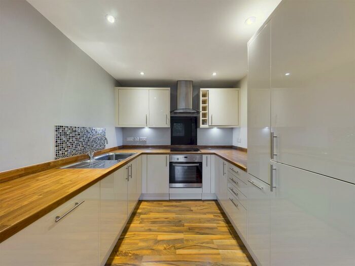 2 Bedroom Apartment To Rent In Surrey, KT16