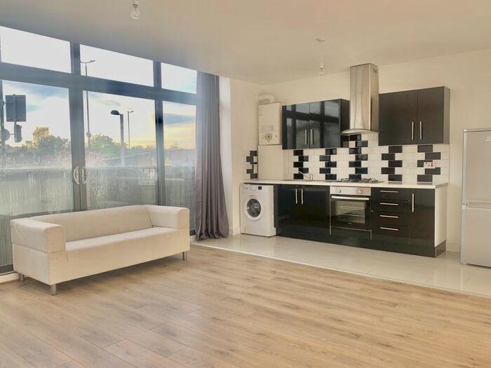 2 Bedroom Flat To Rent In Caxton Road, London, SW19